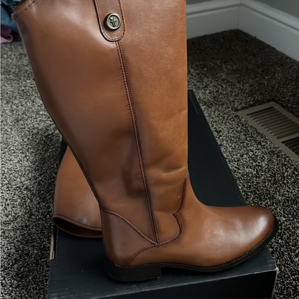 Frye Marissa Medallion Cognac Leather Riding Boot, new in box - Picture 3 of 8